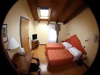 호텔 Antica Locanda Il Sole 3*
