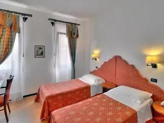 호텔 Antica Locanda Il Sole 3*